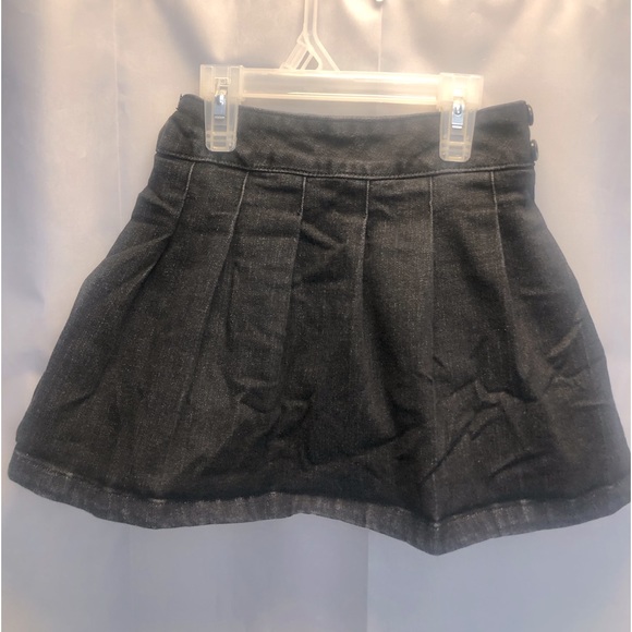 Garanimals black pleated skirt with shorts, 5T - Picture 4 of 9